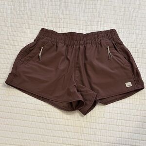 Vuori Dash Shorts, raisin color, size small